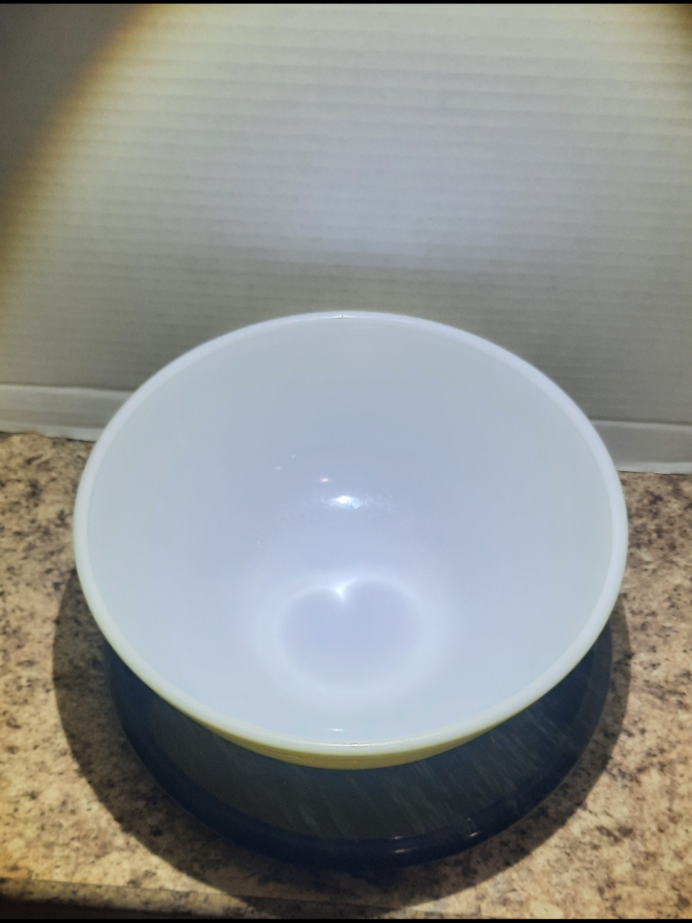 Pyrex Primary Yellow 404 - Picture 5 of 6
